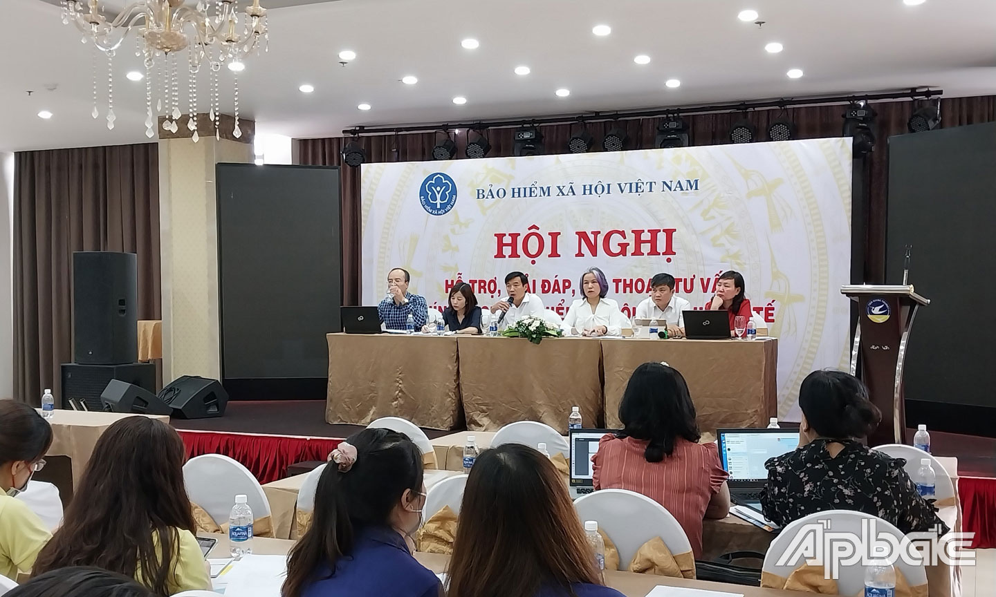 Ông Võ Oanh Liệt – Phó Giám đốc BHXH tỉnh giải đáp thắc mắc về dữ liệu sổ BHXH chuyển từ số CMND sang CCCD