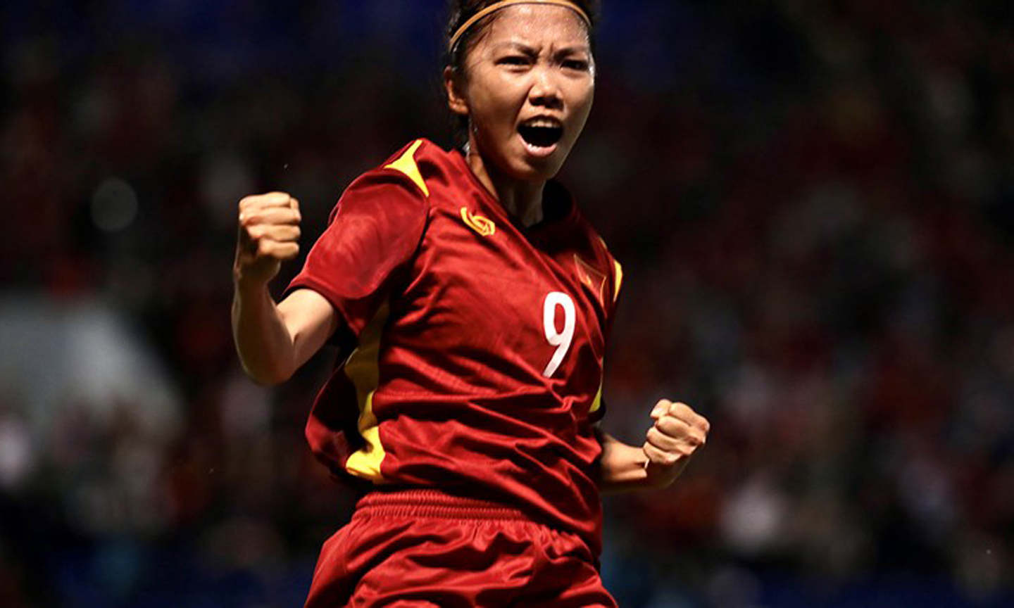 Huỳnh Như đánh dấu cột mốc lịch sử mới cho bóng đá nữ Việt Nam. Ảnh: TTXVN