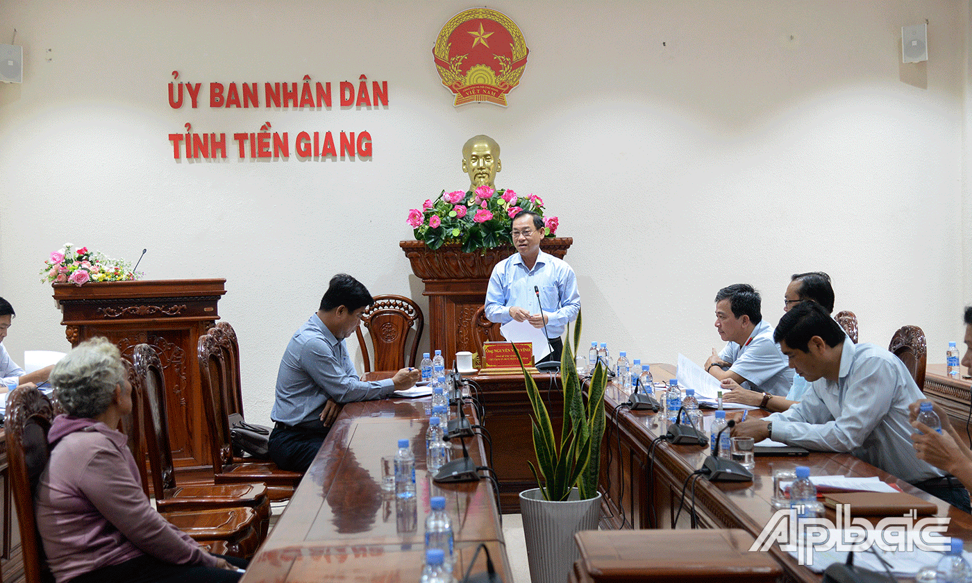 Phó Bí thư Tỉnh ủy, Chủ tịch UBND tỉnh Nguyễn Văn Vĩnh chủ trì tiếp công dân. (VĂN THẢO)