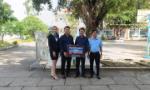 Hyundai Long An trao tặng ghế đá cho Trường Tiểu học Cần Đốt