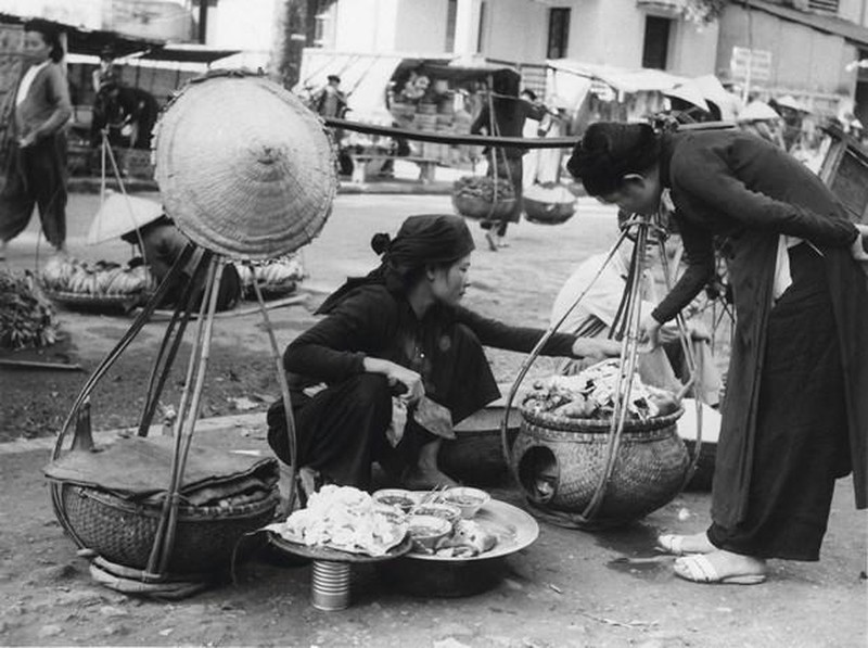 Exhibition features Hanoi's street vendors before 1930