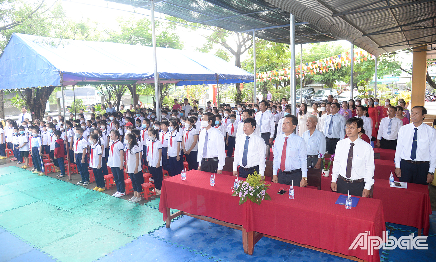 Toàn cảnh lễ khai giảng tại Trường Tiểu học Bình Phú.