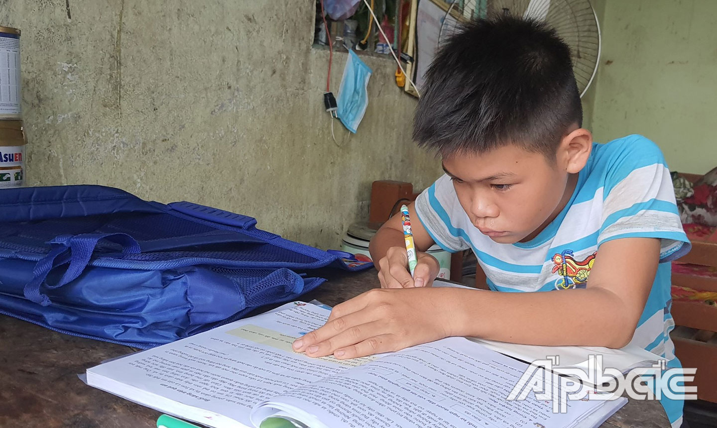  Em Phạm Văn Lợi, học sinh lớp 5,  Trường Tiểu học Phú Đông  (huyện Tân Phú Đông) ước mơ  có được cái Tết Trung thu ấm áp tình thân. 