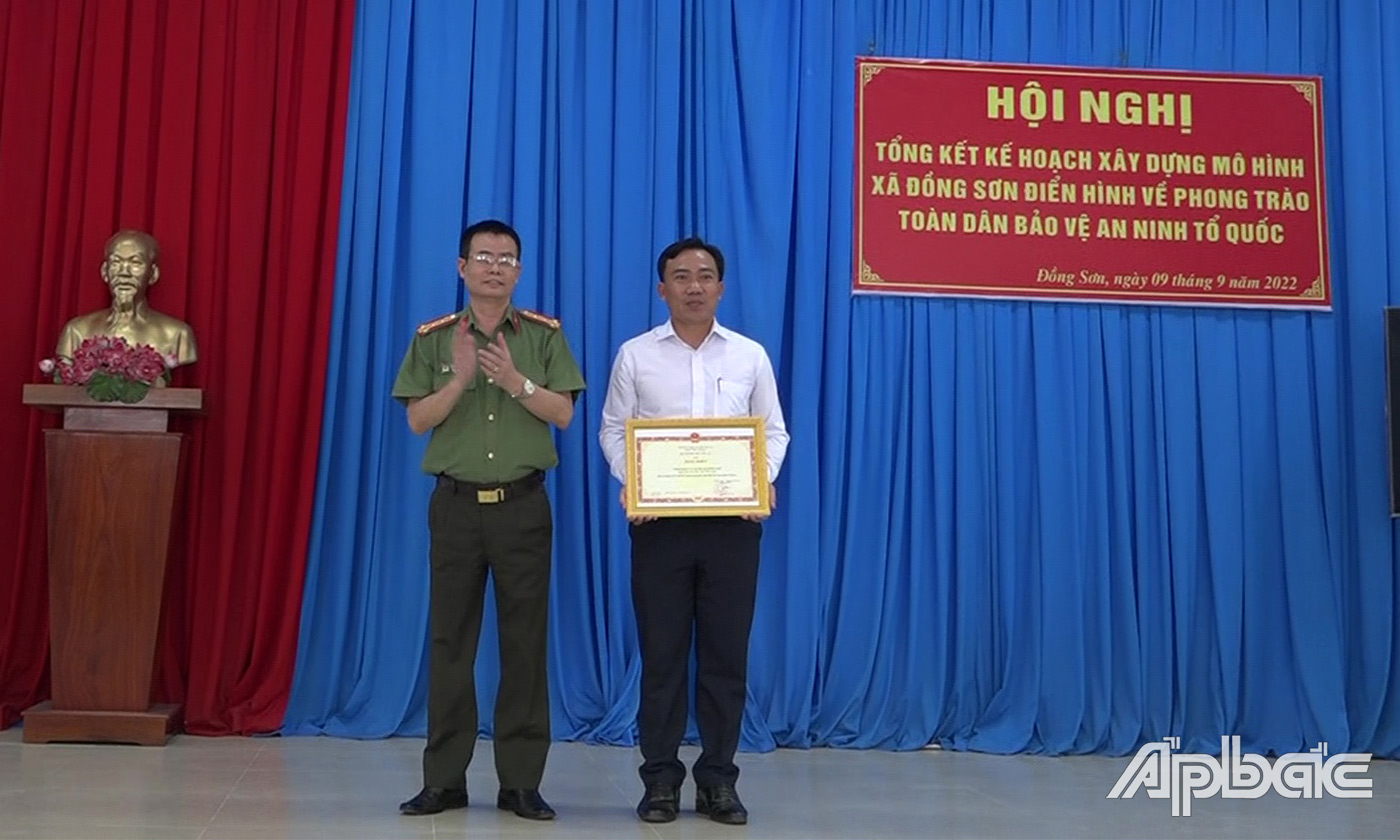 Đảng bộ và Nhân dân xã Đồng Sơn được Bộ Công an tặng Bằng khen