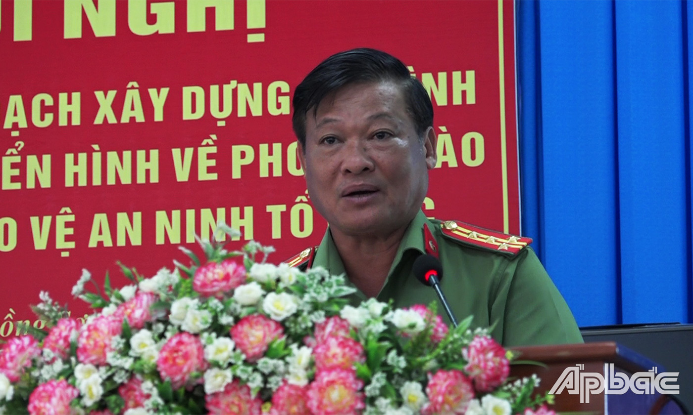 đại tá Phan Văn Trảng- Phó Giám đốc Công an tỉnh Tiền Giang phát biểu tại hội nghị