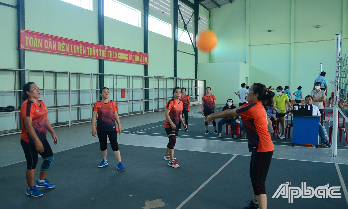 Các đội tham gia tranh tài tại nội dung bóng chuyền hơi nữ.