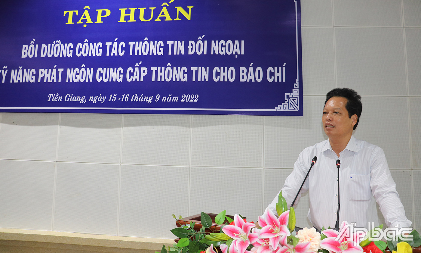 Đồng chí Nguyễn Thành Diệu, Tỉnh ủy viên, Phó Chủ tịch UBND tỉnh Tiền Giang phát biểu khai mạc hội nghị tập huấn.