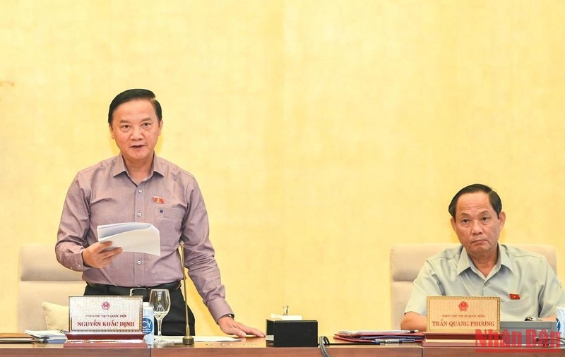 Phó Chủ tịch Quốc hội Nguyễn Khắc Định điều hành phiên họp sáng 15/9. (Ảnh: DUY LINH)