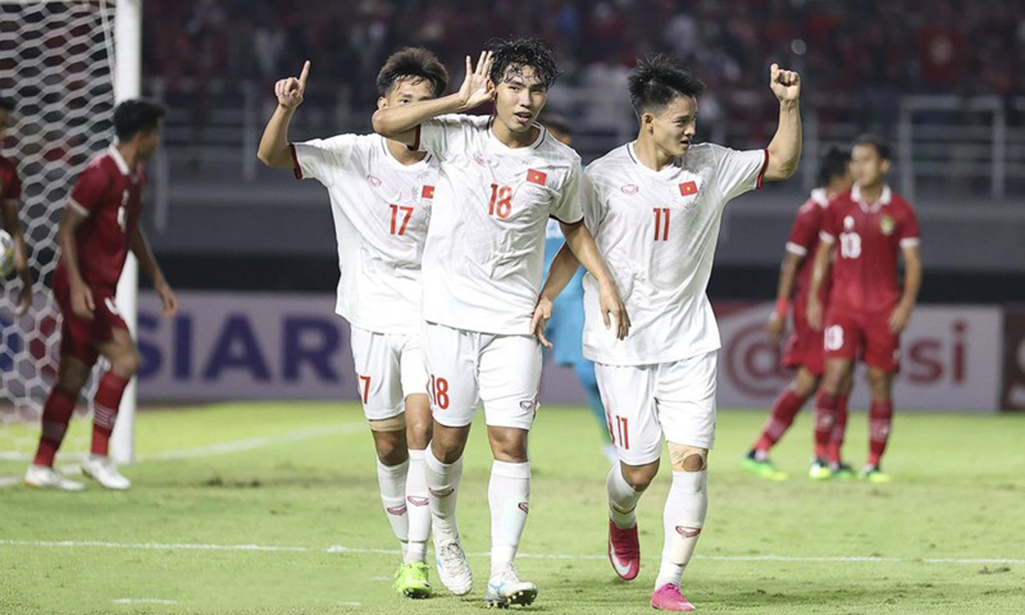Các cầu thủ U20 Việt Nam ăn mừng bàn thắng trước U20 Indonesia. (Ảnh: VFF)