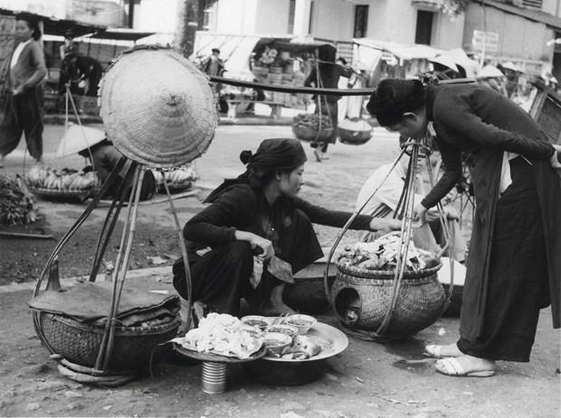 Street vendors in Hanoi (Photo: VNA).