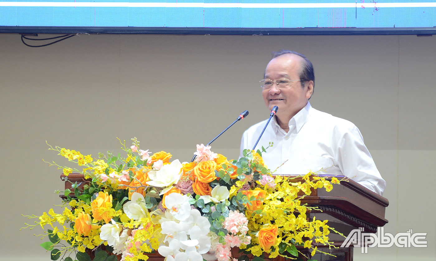 Tiến sĩ Trần Thanh Đức, Chủ tịch Hiệp hội DN tỉnh phát biểu tại hội nghị.