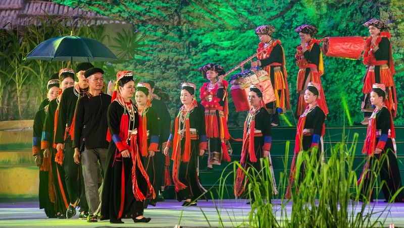 A stage reproduction of a traditional wedding of the Dao ethnic group (Photo: baodantoc.vn).