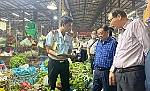 Bộ trưởng Bộ NN- PTNT đi thị sát chợ đầu mối Bình Điền