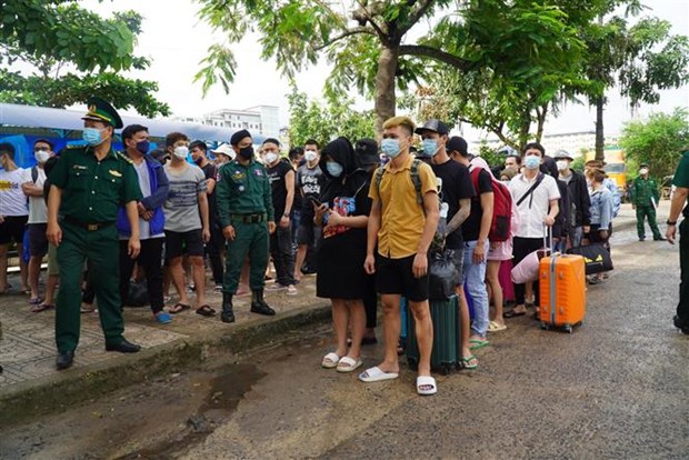 Công dân Việt Nam được trao trả về nước qua Cửa khẩu quốc tế Mộc Bài, hồi tháng 9-2022. (Ảnh: Thanh Tân/TTXVN)