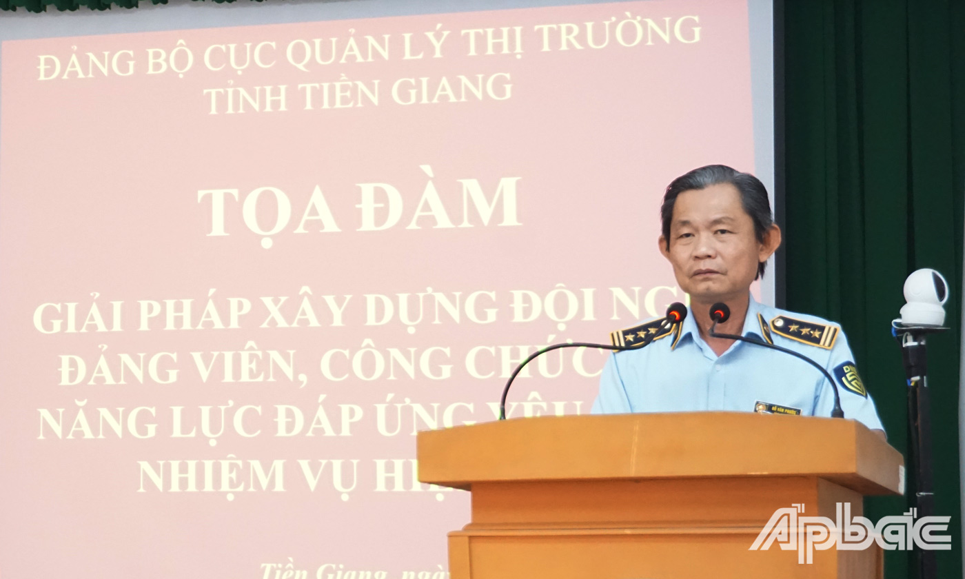 Quyền Cục trưởng Cục QLTT tỉnh Tiền Giang Đỗ Văn Phước phát biểu tại buổi tọa đàm