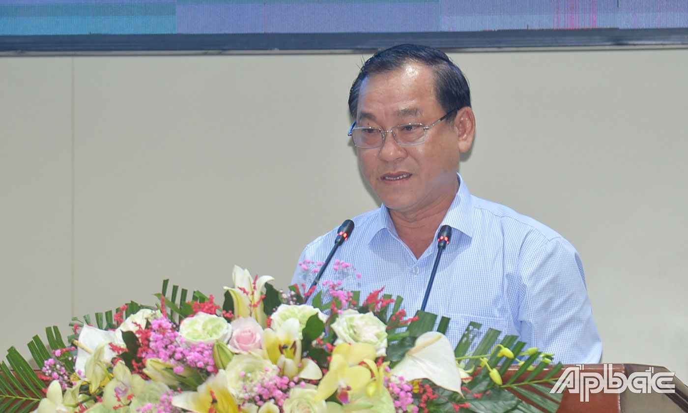 Đồng chí Nguyễn Văn Vĩnh phát biểu tại hội thảo khoa học.