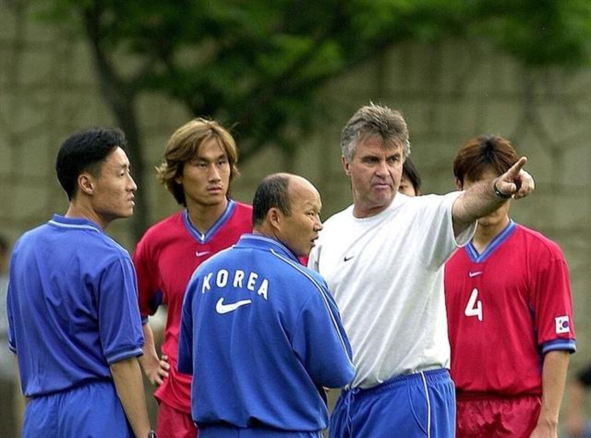 Thầy Park trong vai trò trợ lý của huấn luyện viên người Hà Lan Guus Hiddink.