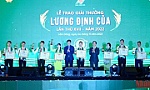 Thirty-two outstanding young people win 17th Luong Dinh Cua Award