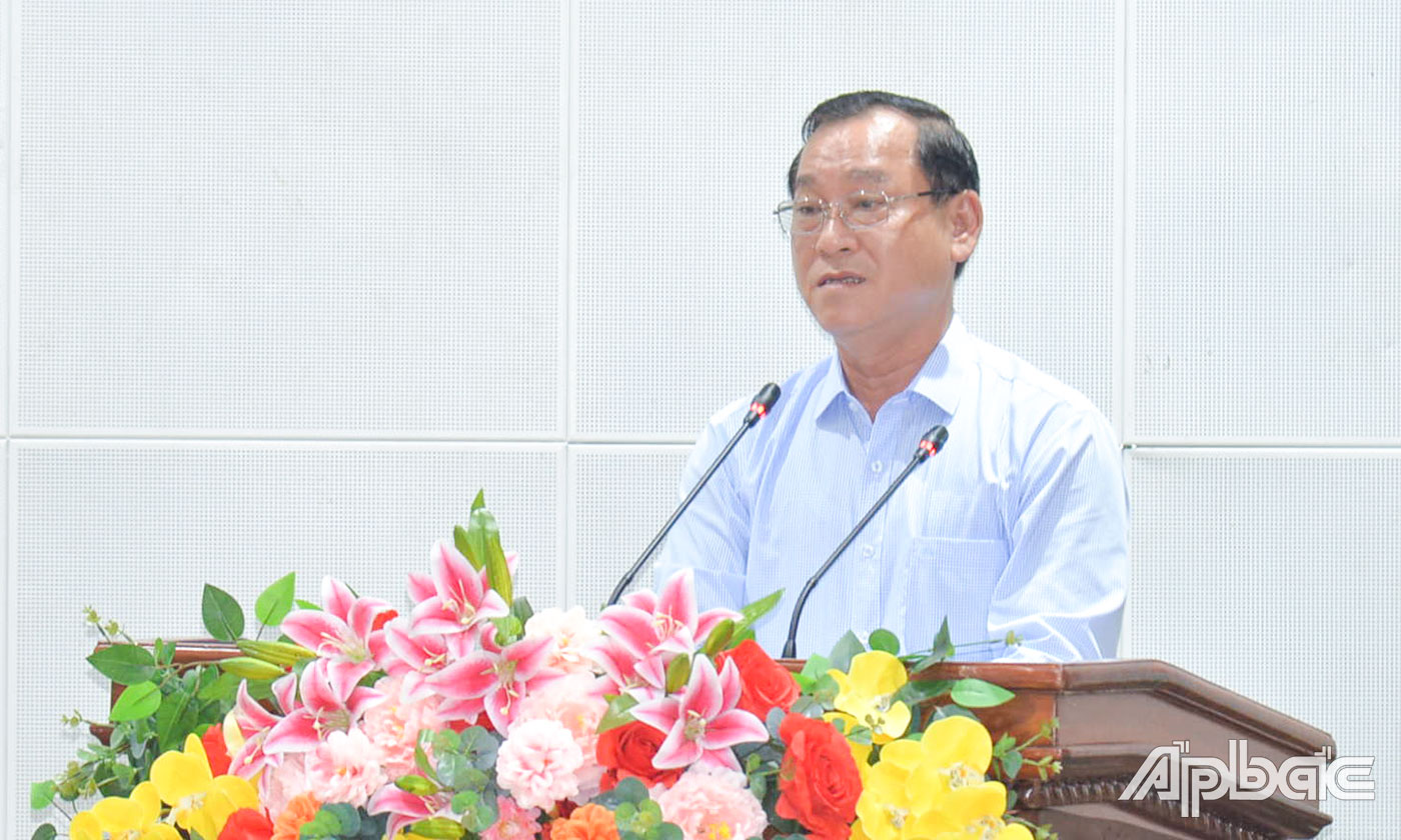 Đồng chí Nguyễn Văn Vĩnh phát biểu tại phiên họp.