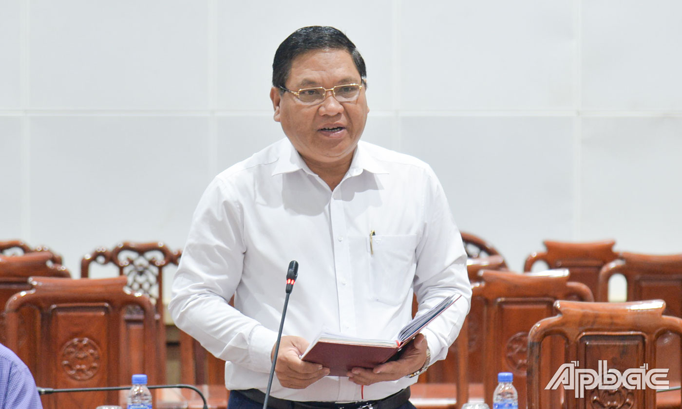 Đồng chí Lý Văn Cẩm Giám đốc Sở Lao động, Thương binh và Xã hội phát biểu tại phiên họp.