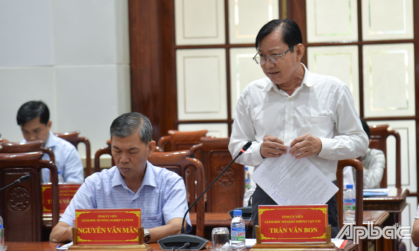 Đồng chí Trần Văn Bon, Giám đốc Sở Giao thông vận tải tỉnh Tiền Giang phát biểu tại phiên họp.
