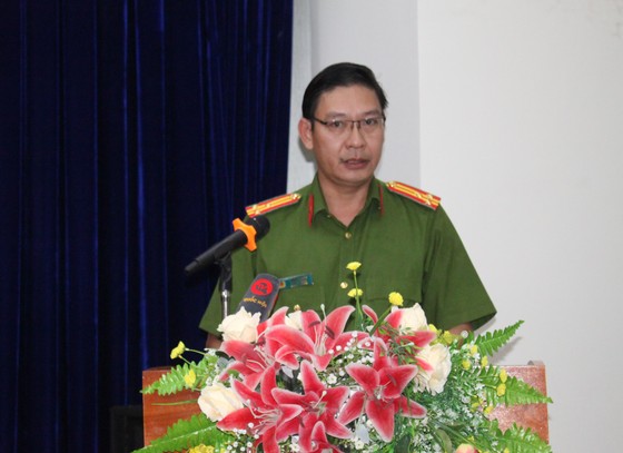 Thượng tá Phan Bửu Kiếm tại buổi họp báo.