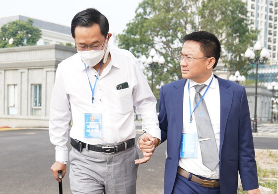 Cuối ngày 21-11, bị cáo Quang xin được trở lại bệnh viện để điều trị bệnh. Ảnh: ĐỖ TRUNG