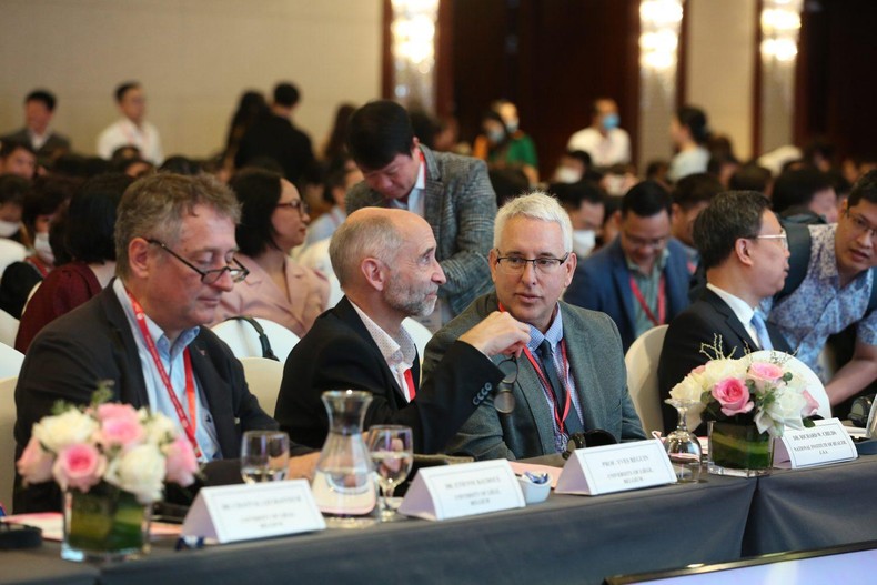 1.500 đại biểu là các chuyên gia quốc tế đến từ Hoa Kỳ, Bỉ, Singapore và các nhà khoa học trong nước tham dự hội nghị.