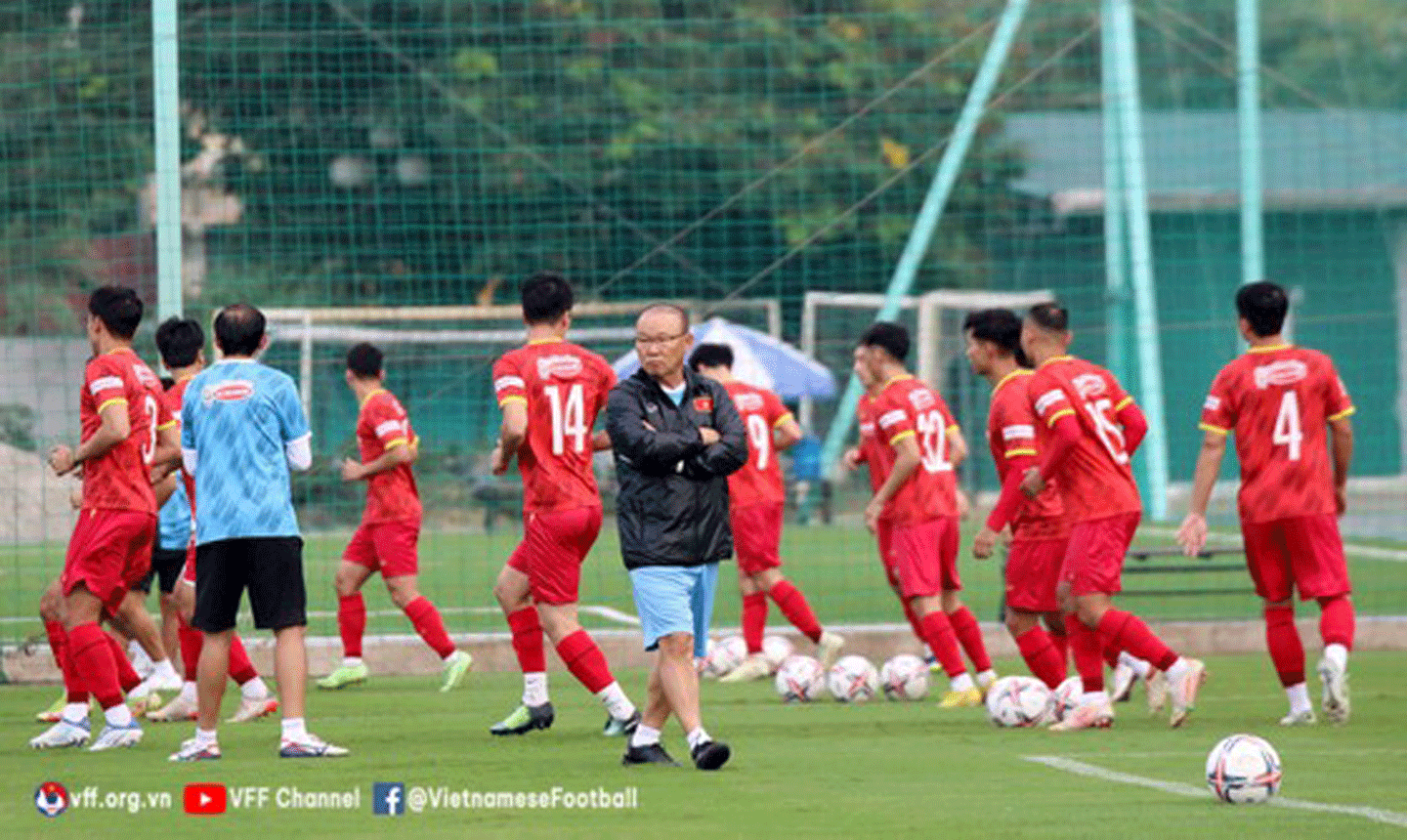 HLV Park Hang-seo tạo điều kiện cho các tuyển thủ Việt Nam xem World Cup 2022, nhưng vẫn phải đảm bảo sức khỏe cho việc tập luyện. ẢNH: NHẬT ĐOÀN