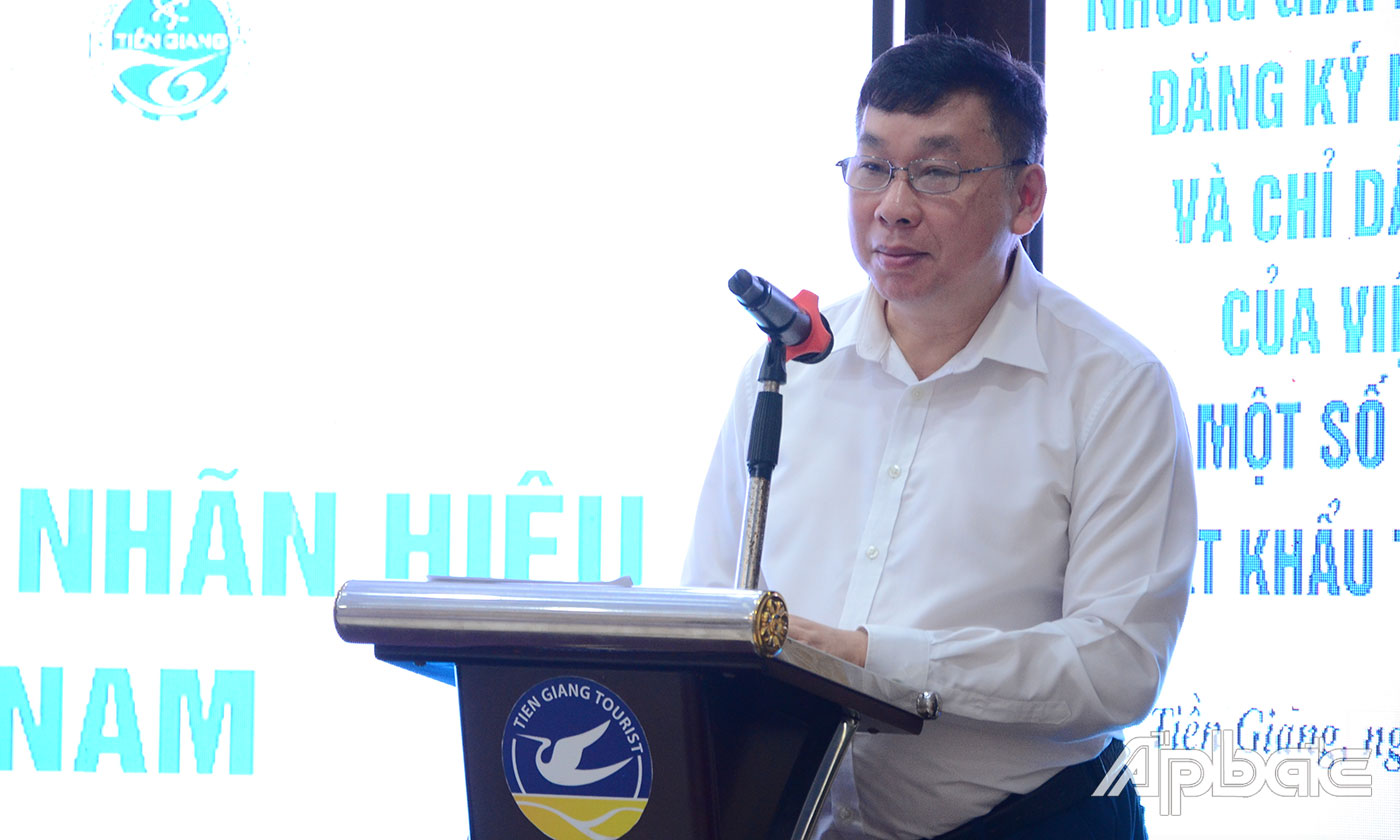 Đồng chí Trần Lê Hồng phát biểu tại hội thảo.