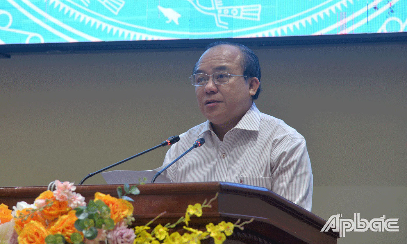 đồng chí Nguyễn Chí Trung, Ủy viên Ban Thường vụ Tỉnh ủy, Chủ tịch Ủy Ban MTTQ Tiền Giang phát biểu khai mạc hội nghị.