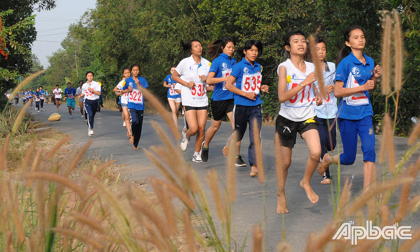 Sôi nổi Giải Việt dã Báo Ấp Bắc diễn ra tại huyện Tân Phước.