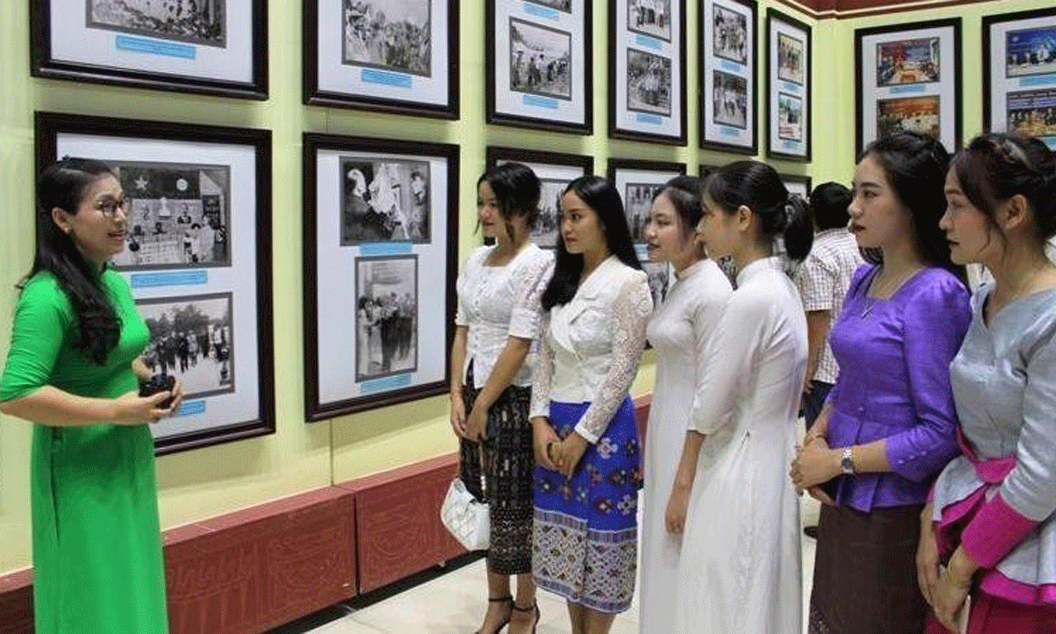 An exhibition highlighting Vietnam - Laos friendship in Thanh Hoa in late August. (Photo: NDO).