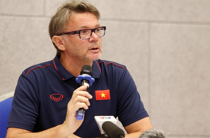 Chiến lược gia Philippe Troussier thời còn dẫn dắt đội tuyển U.19 Việt Nam. 