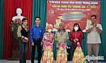 Diễn viên Trung Cang trao 50 phần quà tết cho người nghèo tại huyện Cái Bè