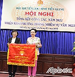 Nhận Cờ thi đua xuất sắc của Trung ương Hội Khuyến học Việt Nam