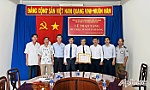 Trao Huy hiệu 30 năm tuổi Đảng cho đồng chí Nguyễn Trí Thanh