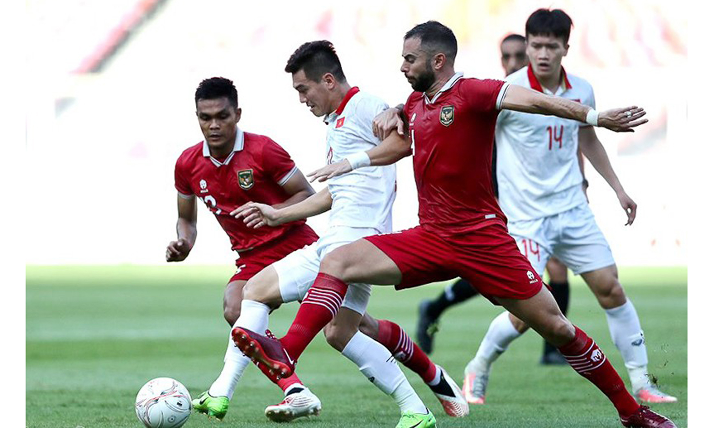 Đội tuyển Việt Nam (áo trắng) liệu có vượt qua Indonesia trong trận lượt về? 