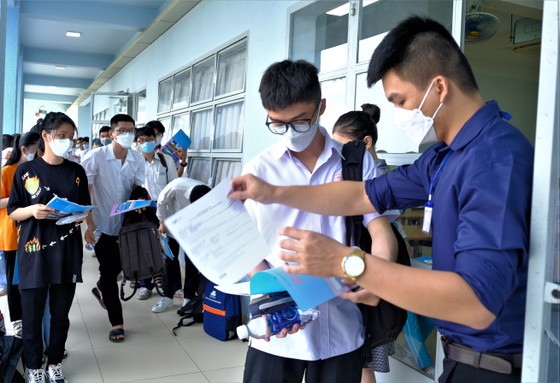 Thí sinh tham gia kỳ thi đánh giá năng lực do Đại học Quốc gia TPHCM tổ chức tháng 5-2022 tại Đồng Nai.