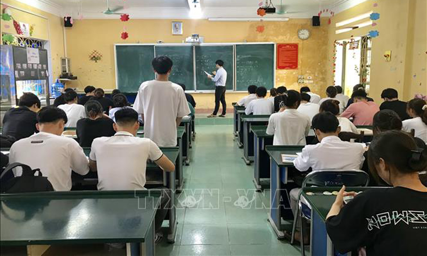 Một tiết học toán tại Trường Trung học phổ thông xã Mai Sơn, huyện Lục Yên, tỉnh Yên Bái. Ảnh: Đức Tưởng/TTXVN