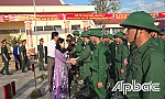 Đồng chí Châu Thị Mỹ Phương dự Lễ giao, nhận quân tại huyện Gò Công Đông