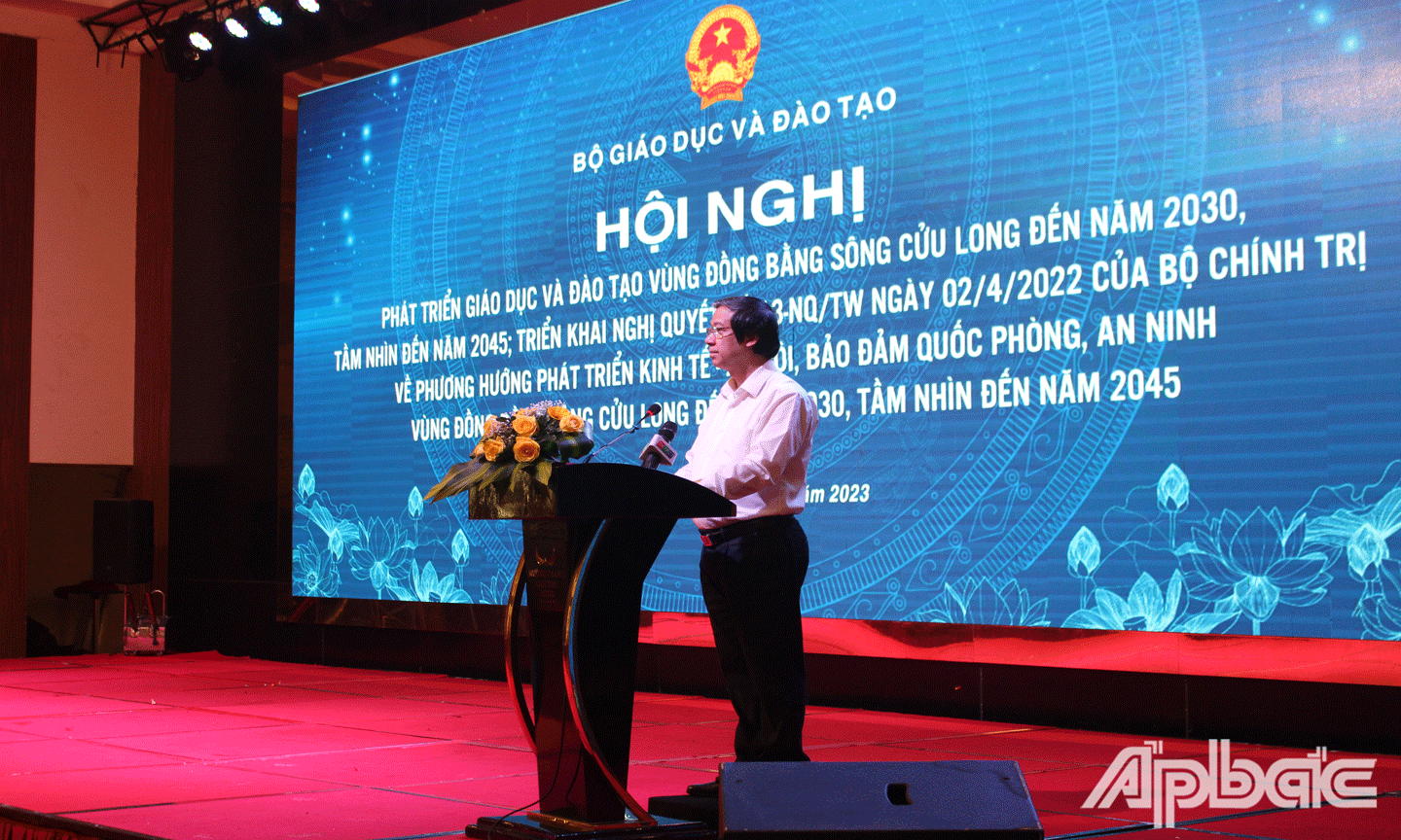 Bộ trưởng Bộ GD-ĐT Nguyễn Kim Sơn phát biểu. 
