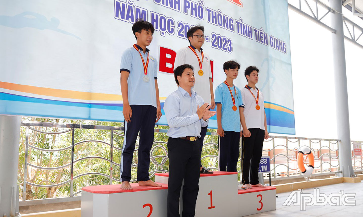 Trường THPT Nguyễn Đình Chiểu xếp hạng Nhất cấp tỉnh môn Bơi