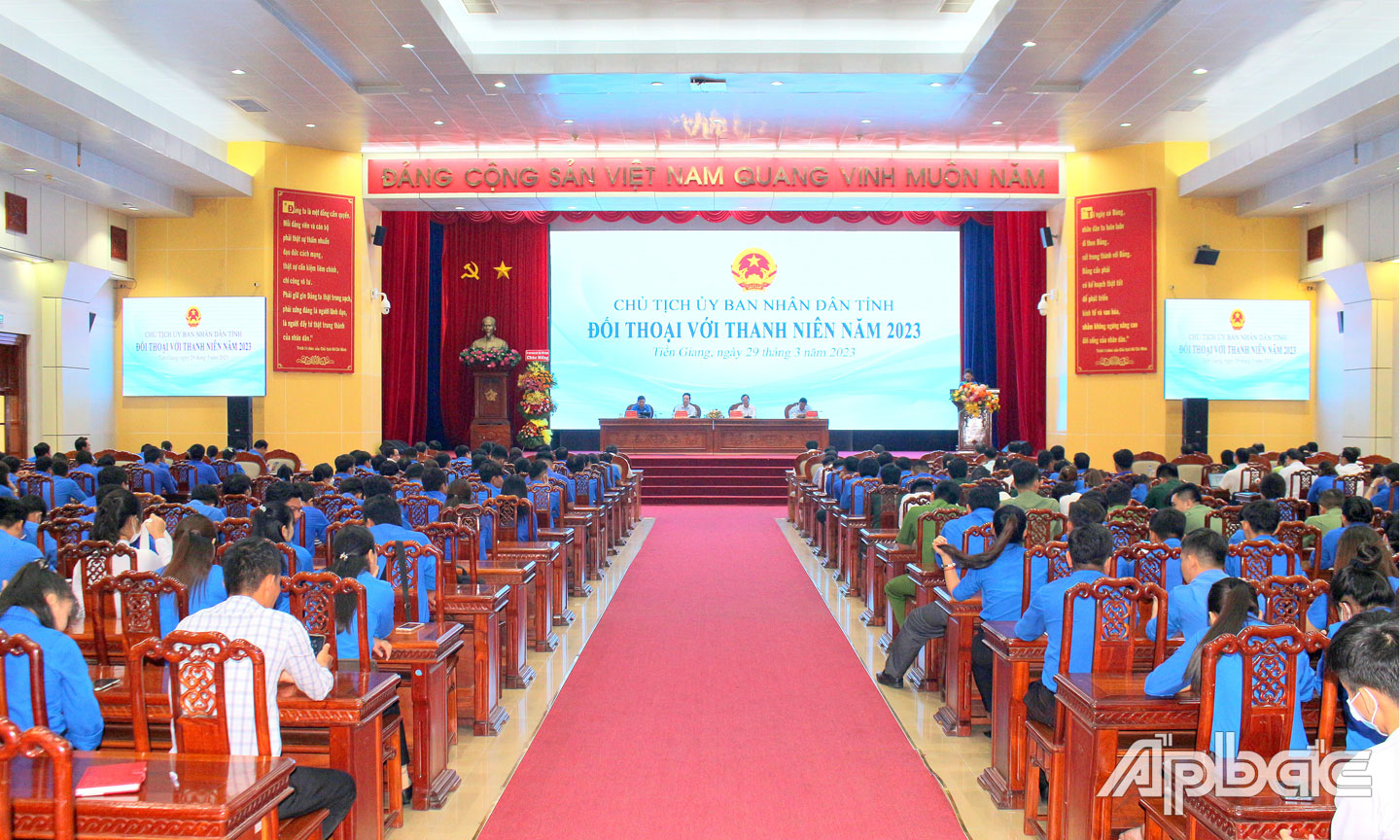 Chủ tịch UBND tỉnh Tiền Giang đối thoại với thanh niên