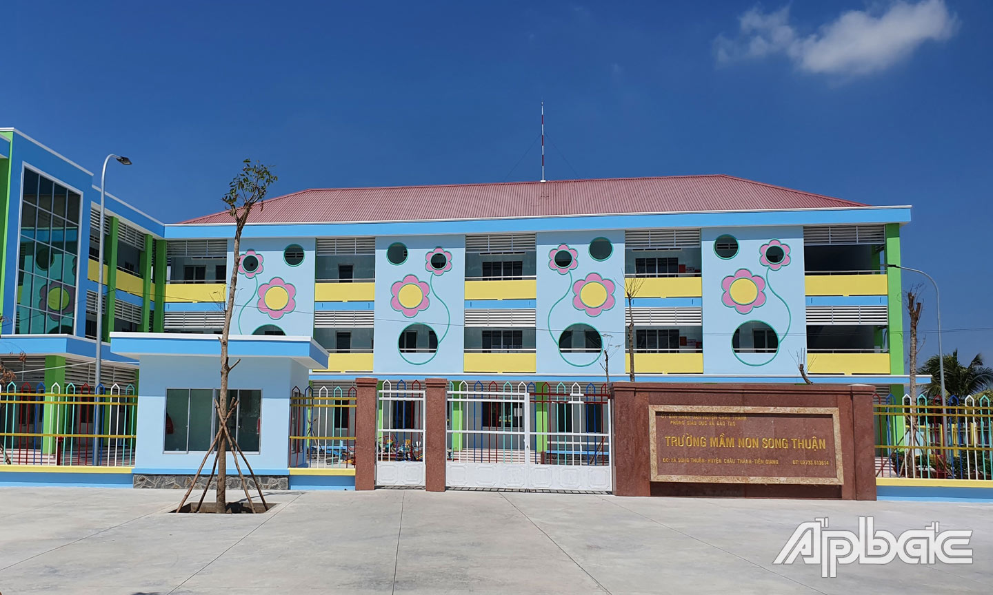 Trường Mầm non Song Thuận, huyện Châu Thành được  đầu tư xây dựng khang trang, sạch đẹp, đang trong lộ trình chuẩn bị xây dựng trường CQG.