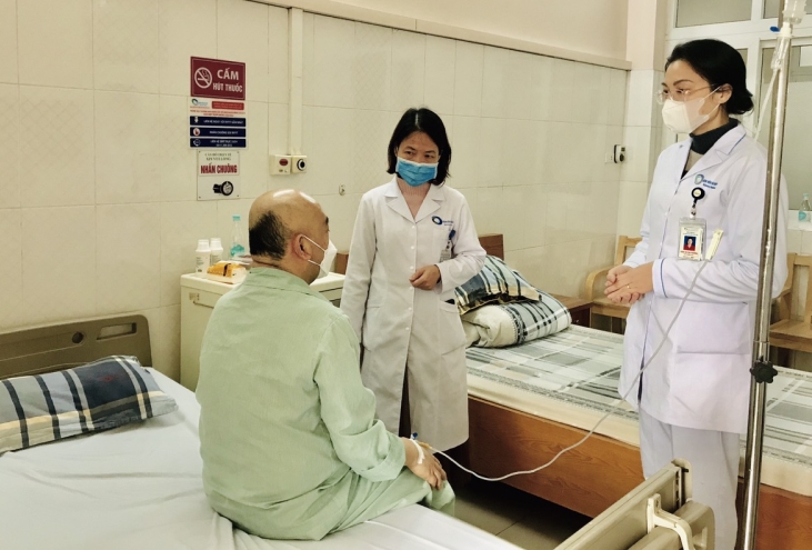 Bác sĩ Bệnh viện Bãi Cháy cứu sống người đàn ông Trung Quốc mắc liên cầu khuẩn lợn. Ảnh: BVCC