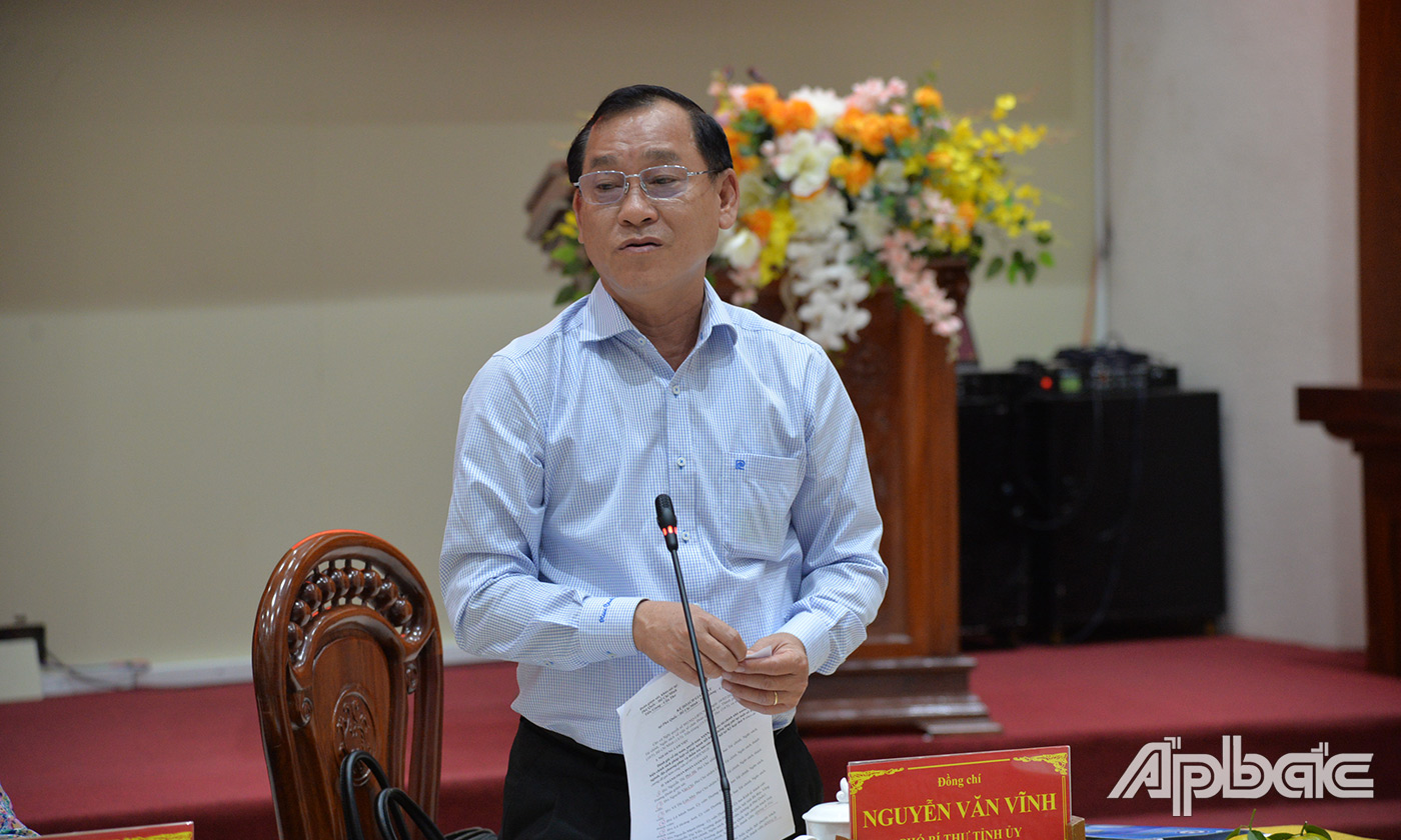 đồng chí Nguyễn Văn Vĩnh phát biểu đáp từ