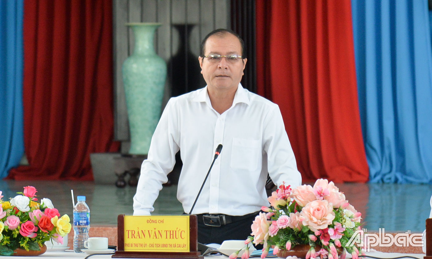 Đồng chí Trần Văn Thức phát biểu tại hộp nghị.
