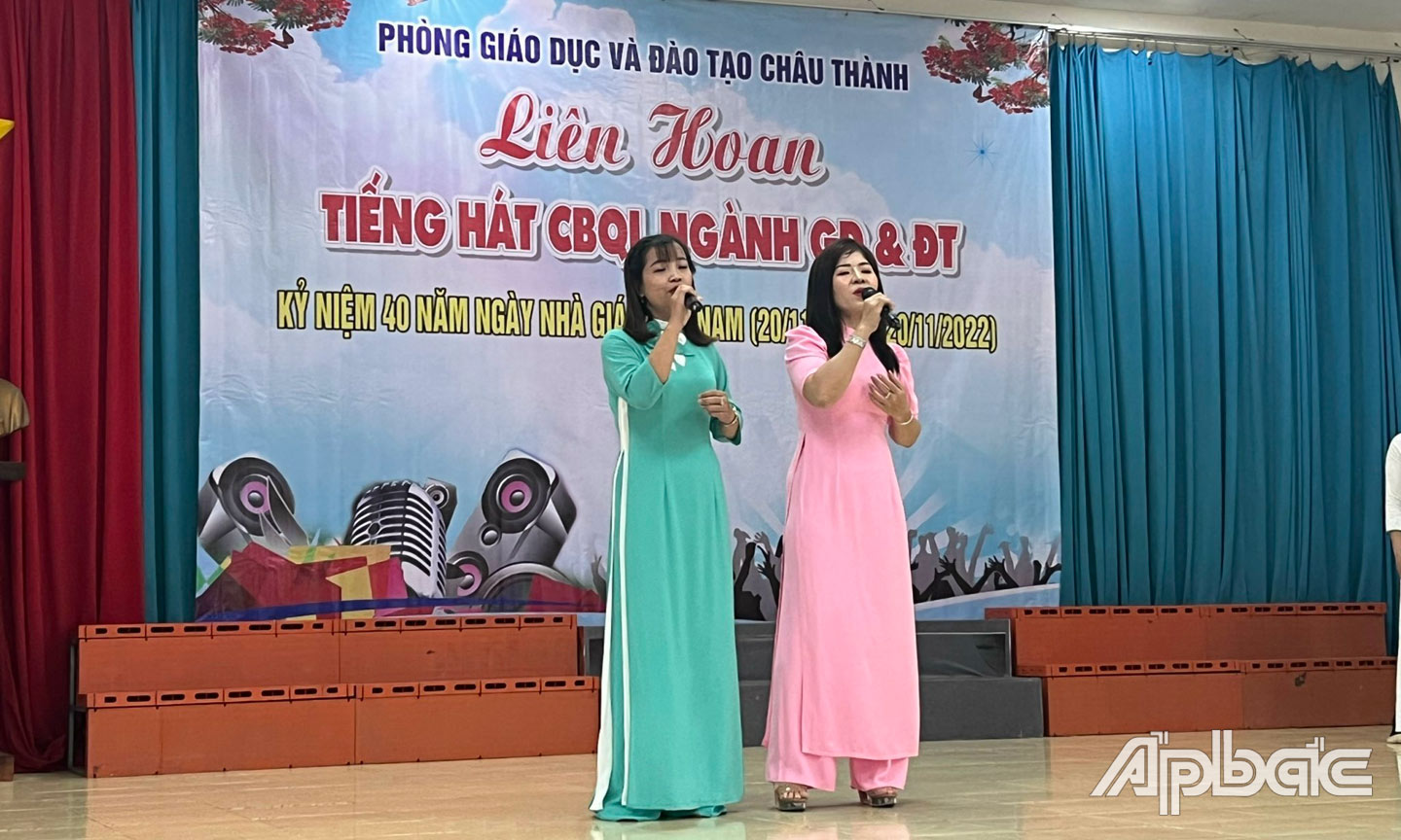 Liên hoan văn nghệ ngành GD-ĐT huyện Châu Thành chào mừng 40 năm Ngày Nhà giáo Việt Nam. 