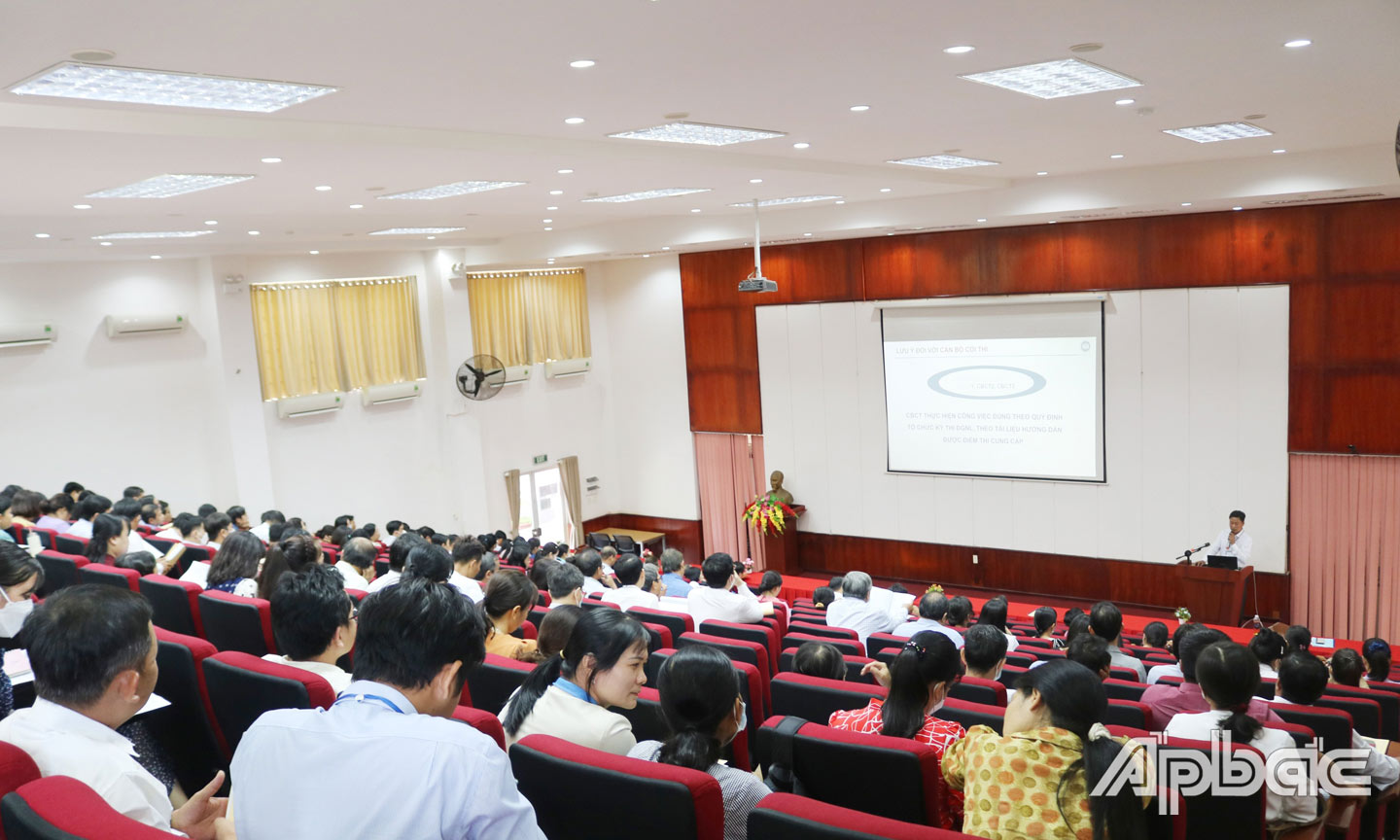Để chuẩn bị cho kỳ thi ĐGNL sắp tới, Trường Đại học Tiền Giang cũng đã tổ chức tập huấn nghiệp vụ coi thi cho số cán bộ tham gia coi thi kỳ thi.